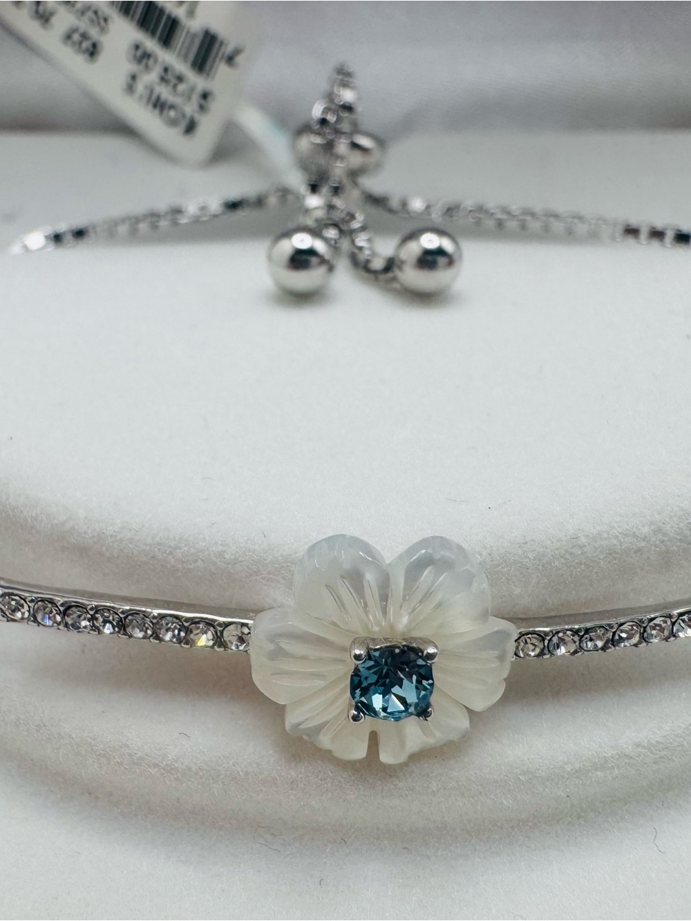 Kohl's Silver-Tone Bracelet with White Flower and Blue Stone Center